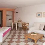 Emily's Adamantas (Milos)