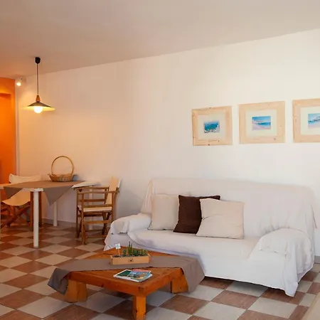 Emily's * Adamantas (Milos)