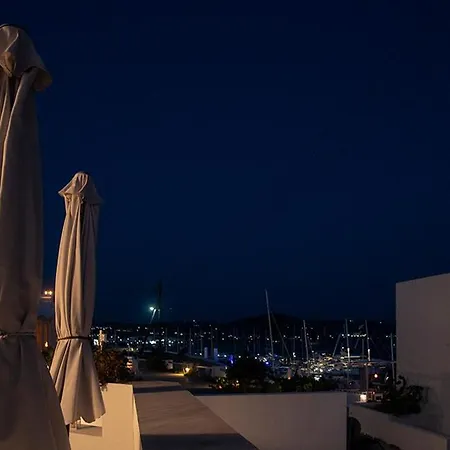 Emily's Adamantas (Milos)