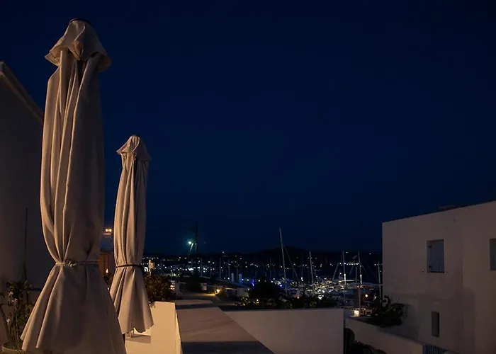 Emily's Adamantas (Milos)