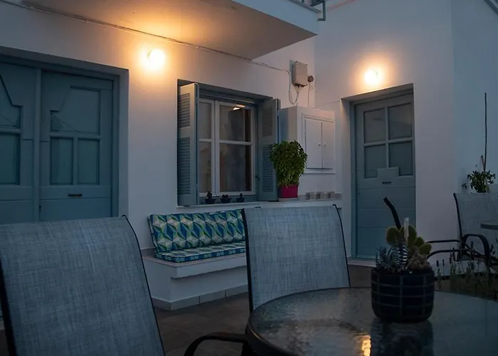 Emily's Adamantas (Milos)